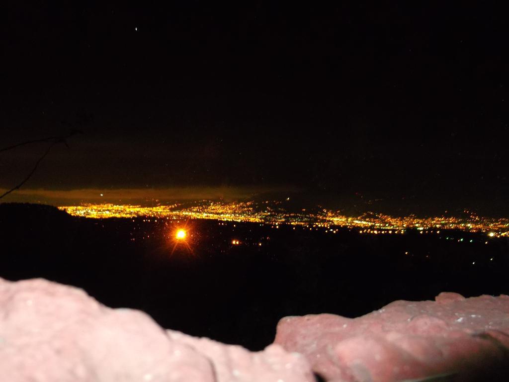 Hotel Las Fresas Del Volcan Poas Sabana Redonda Szoba fotó